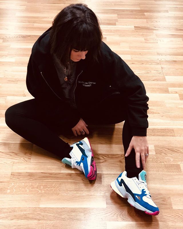 2018-12-05 - Shoes Addict 💙.
.
.
.
Suis-je la seule ?🙈
#ootd #sneakersaddict #falcon #adidas